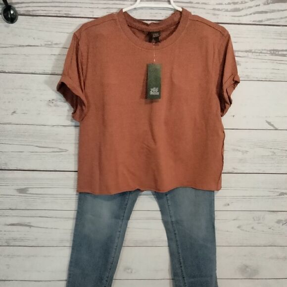 NWT: "Wild Fable" "Universal Thread" woman's crop top & jeans - Picture 1 of 16